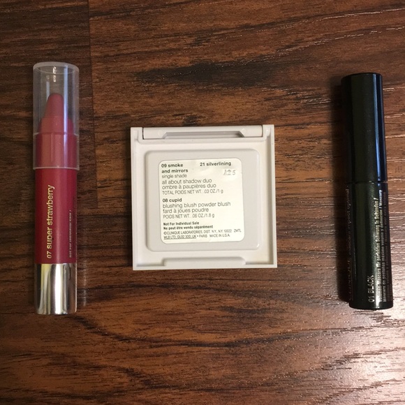 NEW Clinique On-The-Go Makeup Bundle - Picture 3 of 3